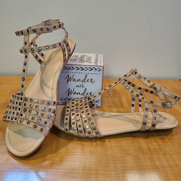 Very Volatile Shoes - NWOT Very Volatile LA Strappy Sandals